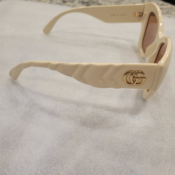 Gucci Sunglasses - Picture 8 of 8
